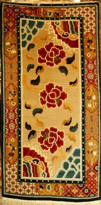 Tapis tibétain avec 3 roses et bordure