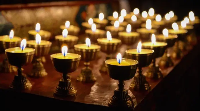 Offrandes de lampes à beurre pour un être cher