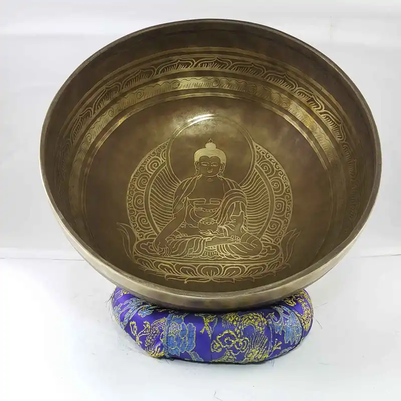 Bol chantant en bronze du Bouddha Ratnasambhava