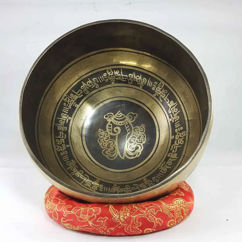 Bol chantant en coquille de conque en bronze