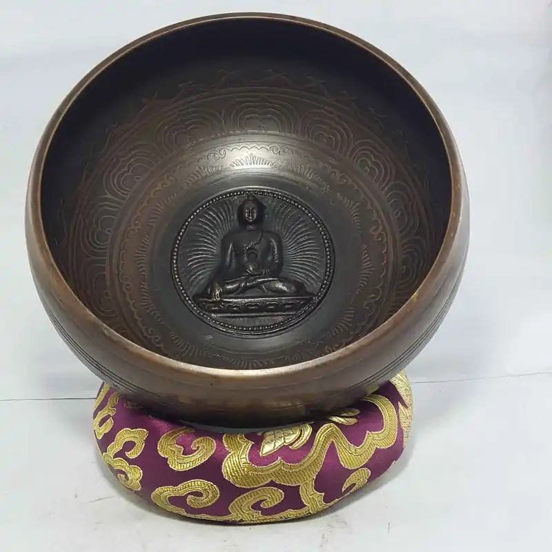 Bol chantant avec Bouddha en relief