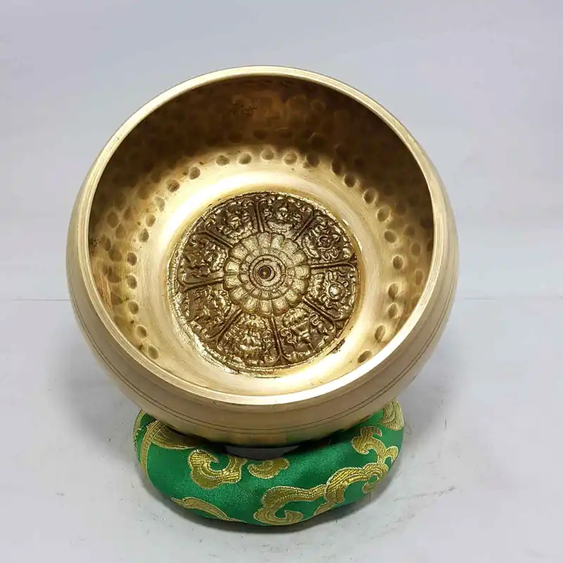 Bol chantant Astha Mangal en relief