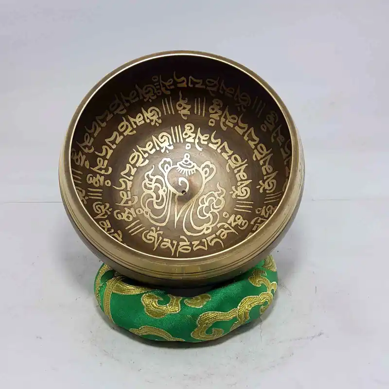 Bol chantant en forme de coquille de conque et de mantra