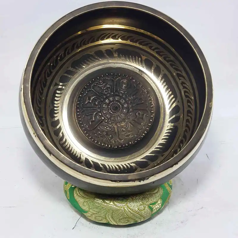 Bol chantant Astha Mangal en relief