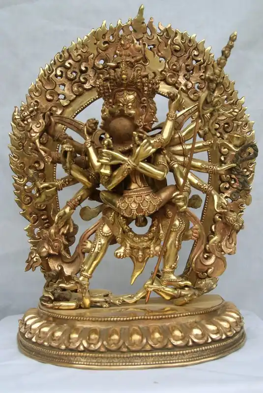 Statue de Chakrasambara à finition naturelle