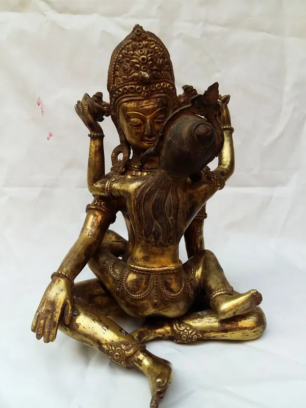 Statue d’Indra Shakti entièrement plaquée en or