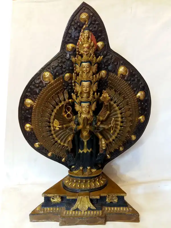 Statue de Lokeshvara aux mille bras