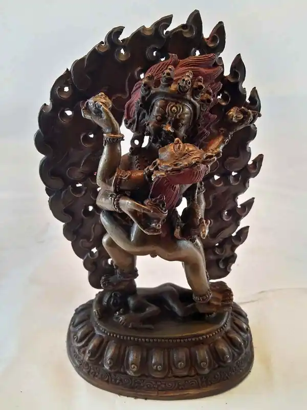 Statue de la Shakti noire de Kuber