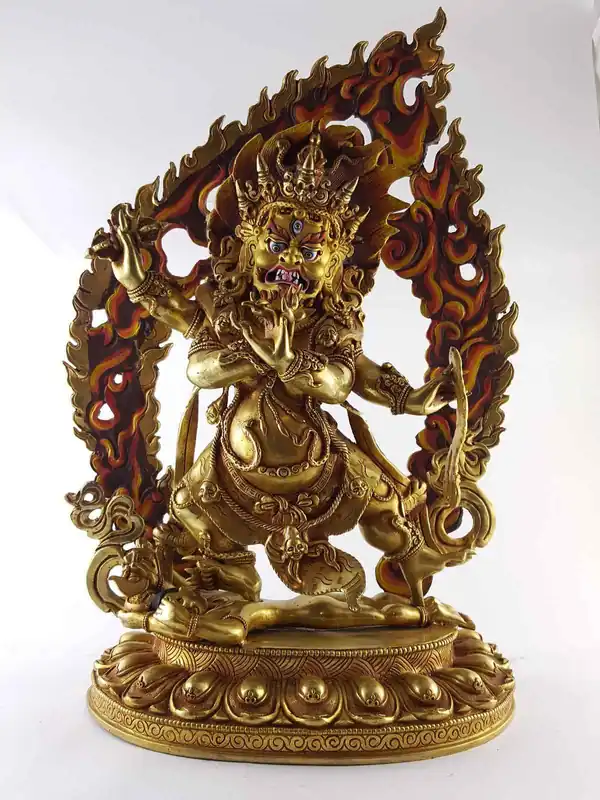 Statue de Vajrapani à Quatre Mains, en cuivre avec visage peint.