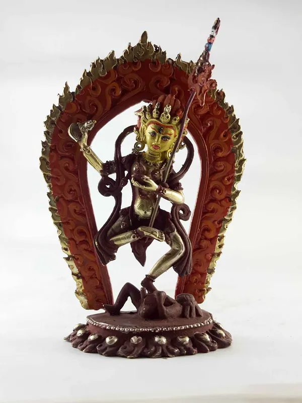 Statue en cuivre de la yogini Niratama au visage peint