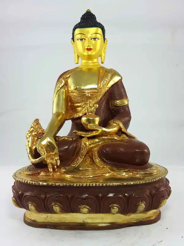 Statue du Bouddha de Médecine au visage peint