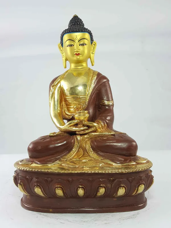 Statue du Bouddha Amitabha au visage peint