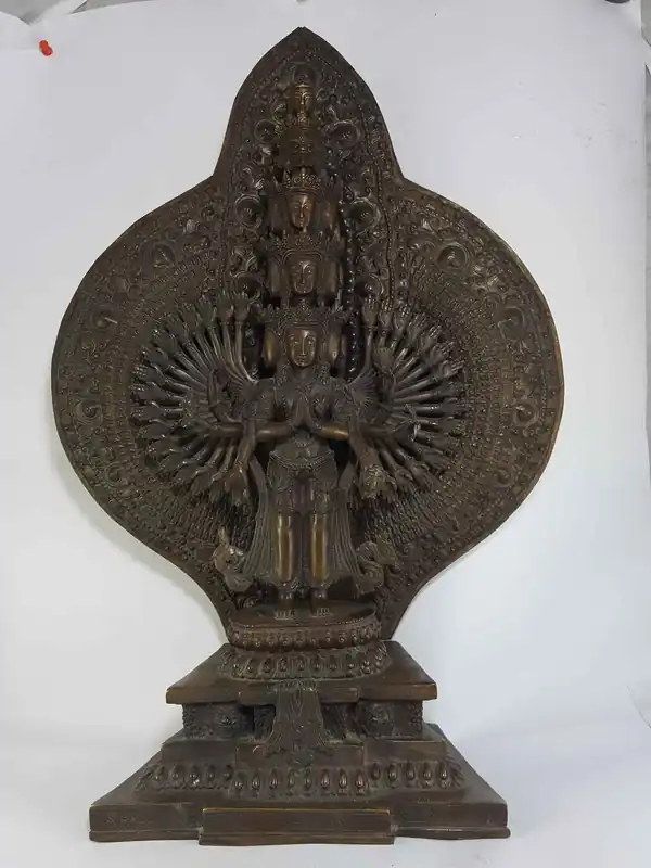 Statue tibétaine de Sahasrabhuja Avalokitesvara