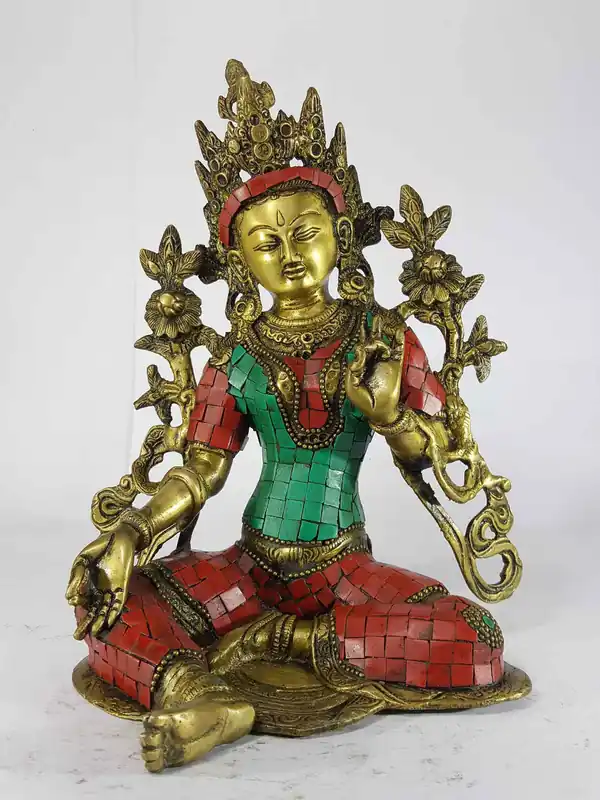 Statue d’Arya Tara Verte en Fonte de Sable avec Incrustation de Pierre