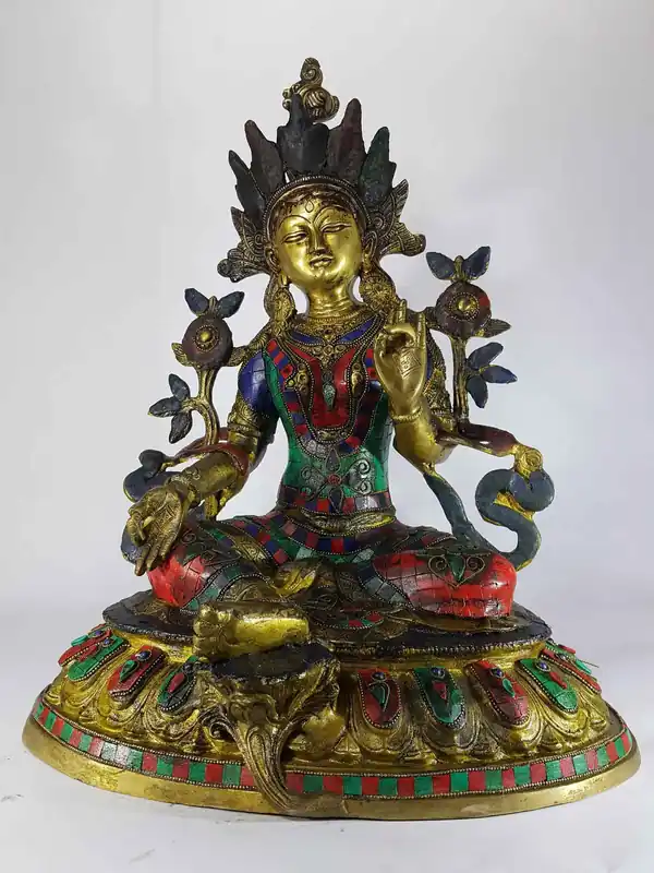 Statue de la Tara Verte tibétaine en fonte de sable avec sertissage en pierre