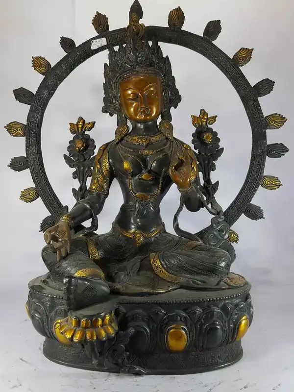 Statue de Tara Verte tibétaine en fonte de sable