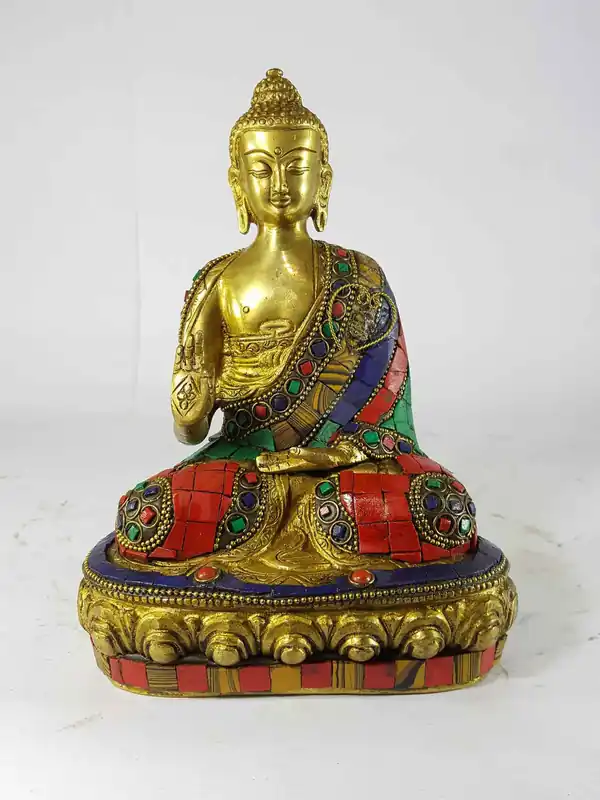 Statue du Bouddha Amoghasiddhi : Coulée de sable et mise en place de la pierre.