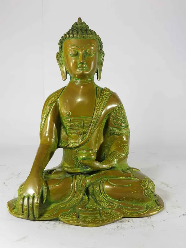 Statue de Shakyamuni Bouddha en fonte de sable, verte antique, sans socle.