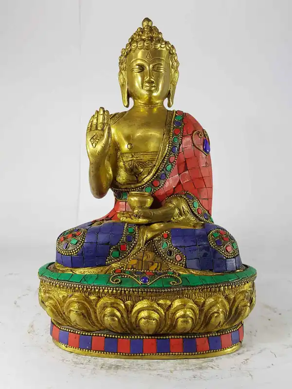 Statue du Bouddha Amoghasiddhi : Coulée de sable et mise en place de la pierre.