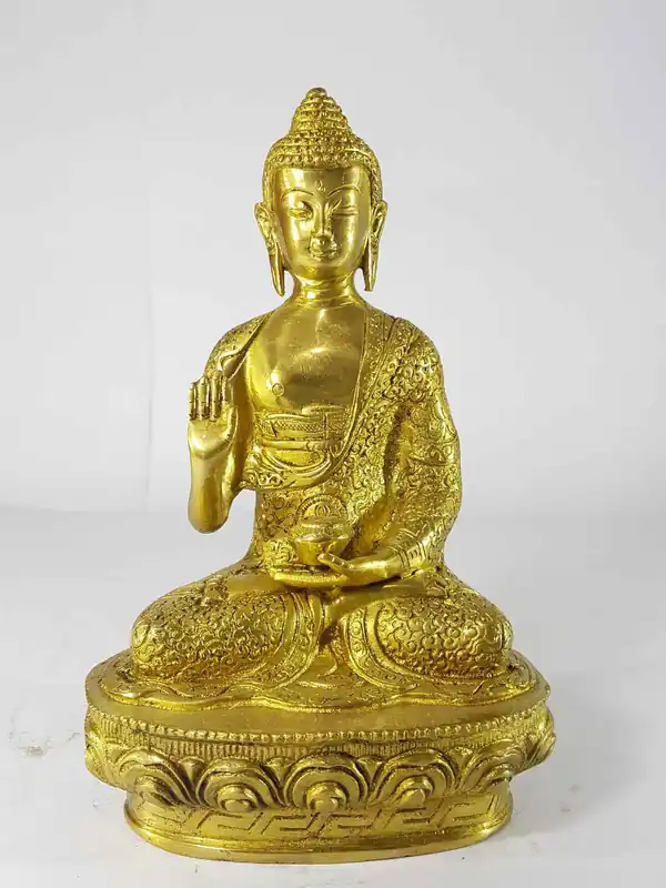 Statue en fonte de sable d’Amoghasiddhi Bouddha
