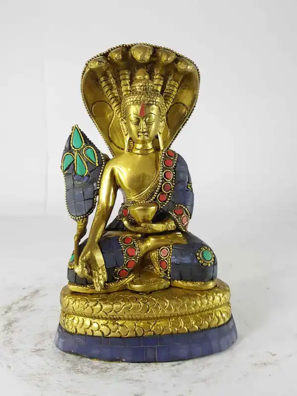 Statue du Bouddha de la Médecine en fonte de sable avec mise en pierre.