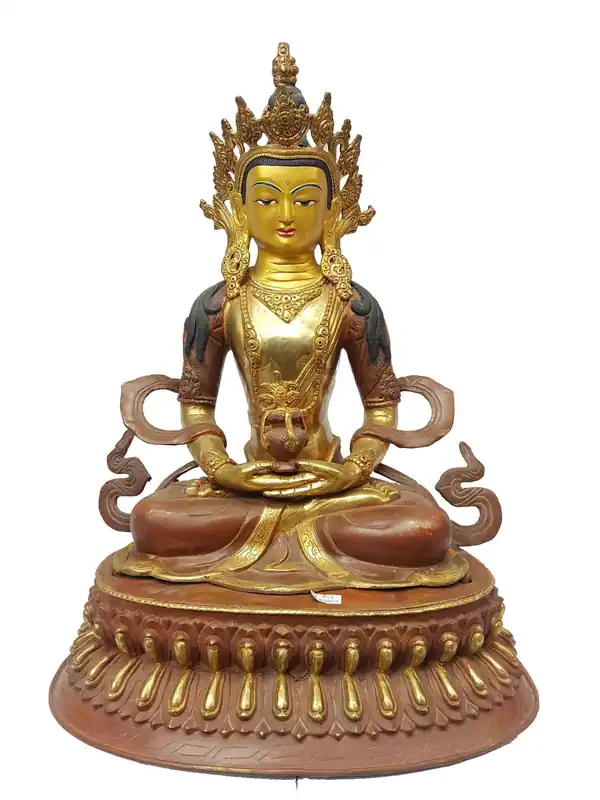 Statue d’Amitabha avec le visage peint