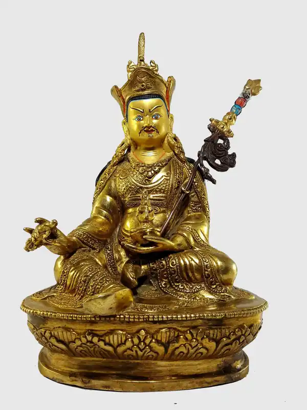 Statue de Guru Rinpoche Padmasambhava avec visage peint