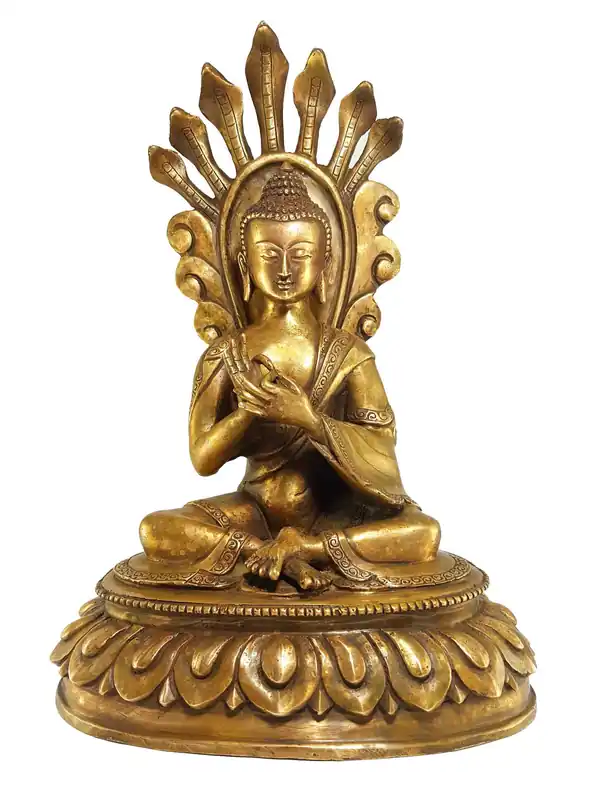 Statue de Nagarjuna avec une finition en bronze