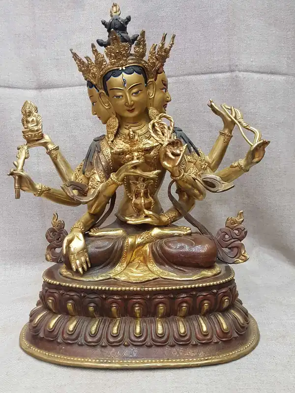Statue de Namgyalma au visage peint