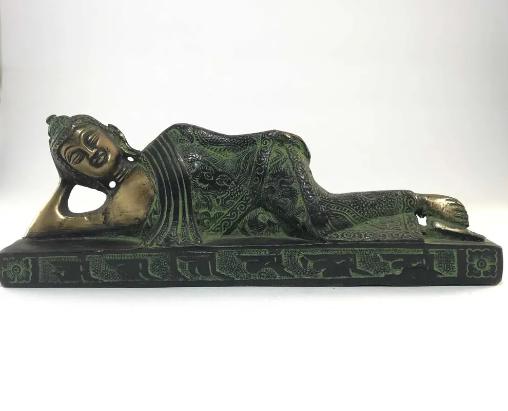 Statue du Bouddha en Nirvana en laiton