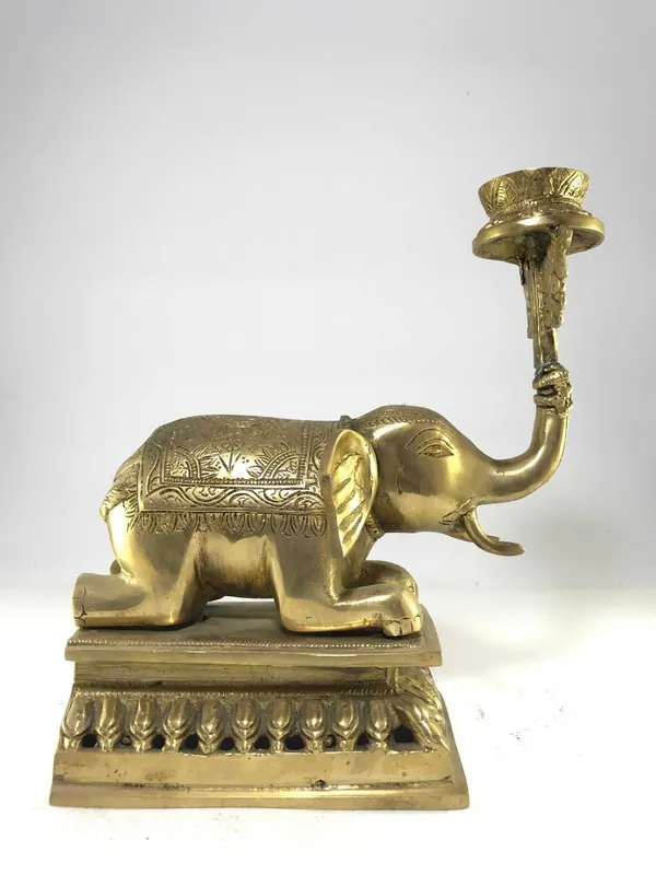 Statue de support de bougie en forme d’éléphant