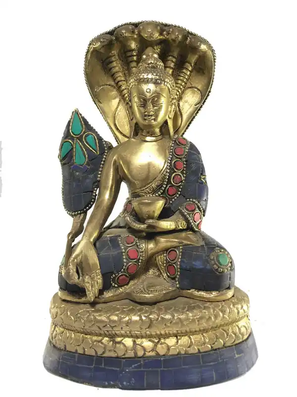 Statue du Bouddha de la Médecine sur un trône de serpents