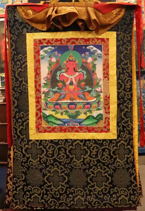 Thangka du Bouddha Amitayus encadré de soie