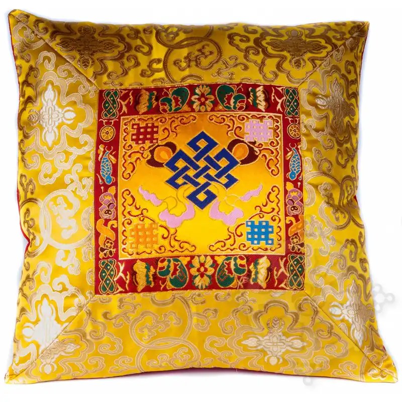 Housse de coussin en brocart de soie jaune avec motif du nœud infini