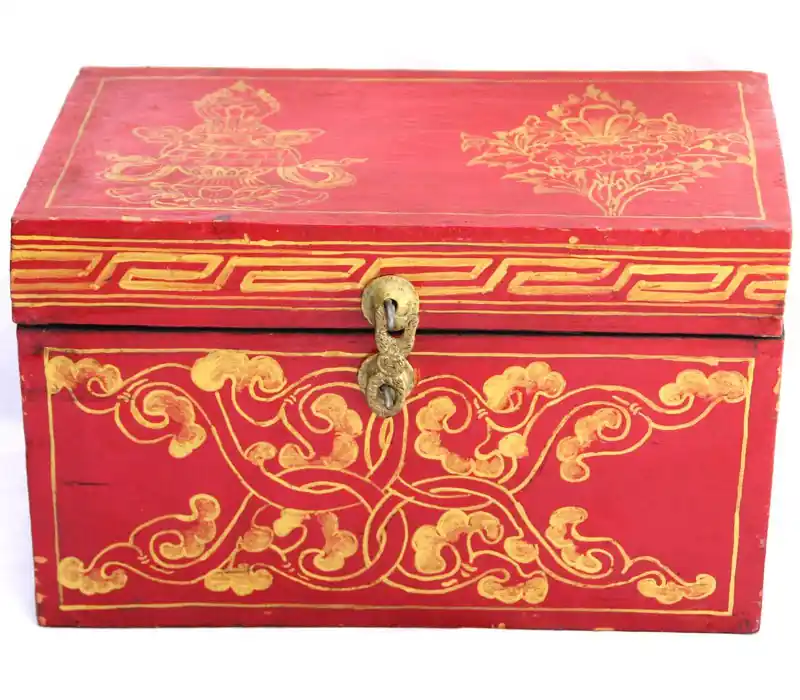 Boîte à trésor tibétaine avec motif de vase et de fleurs