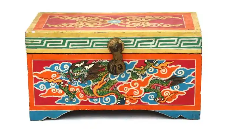 Boîte à trésor tibétaine avec motif de dragon