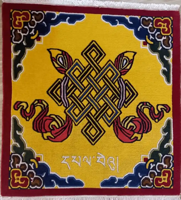 Tapis tibétain avec symbole auspicious – nœud sans fin