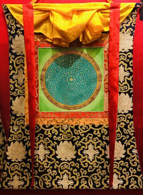 Mantra Mandala encadré de soie
