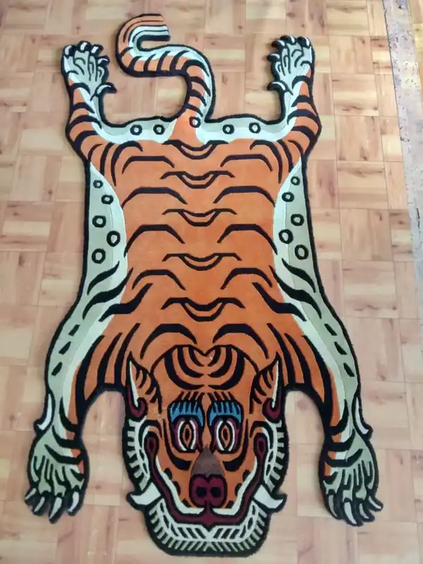 Tapis tibétain moyen en forme de tigre