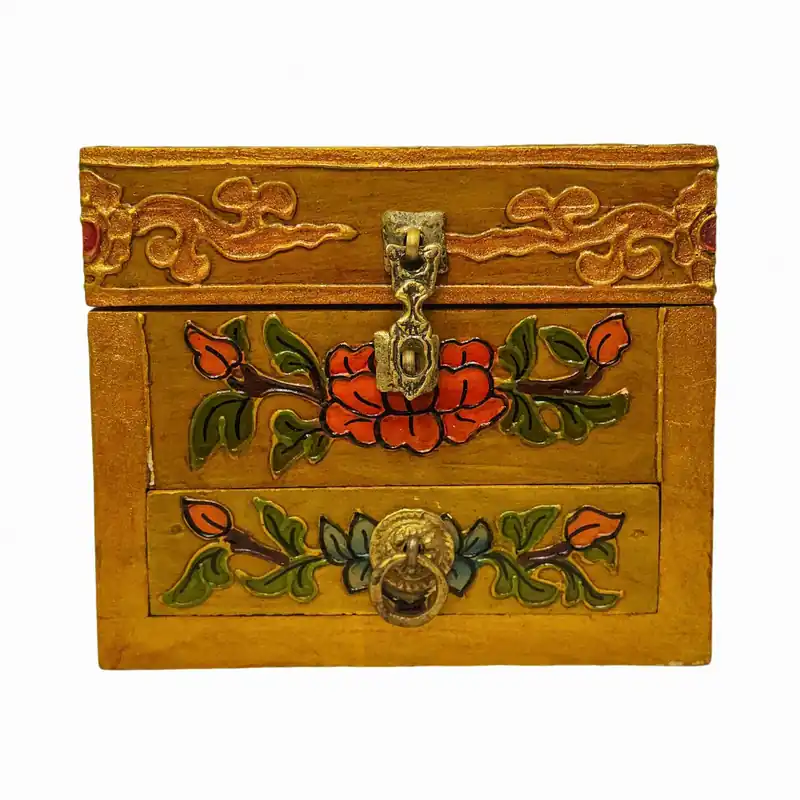 Boîte rituelle en bois tibétain peinte traditionnellement