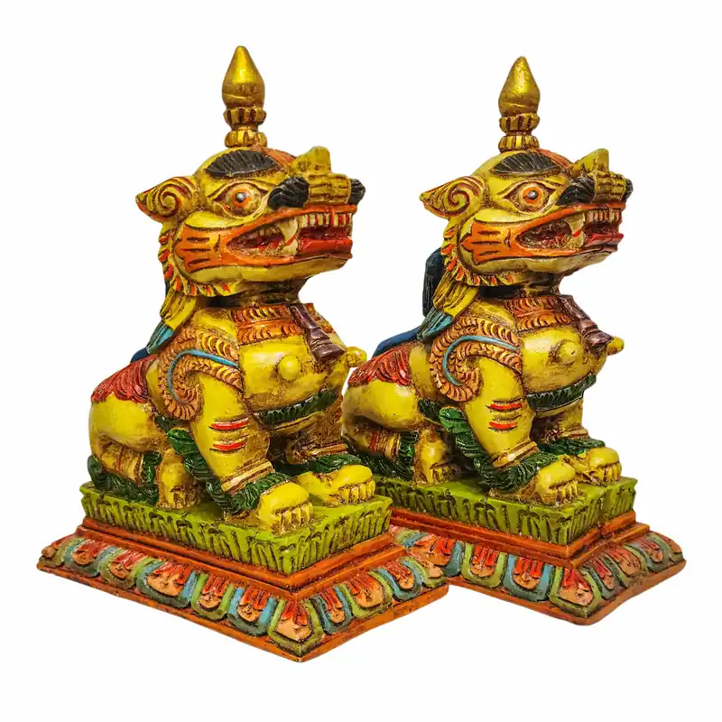 Ensemble de gardiens de temple en résine représentant des lions