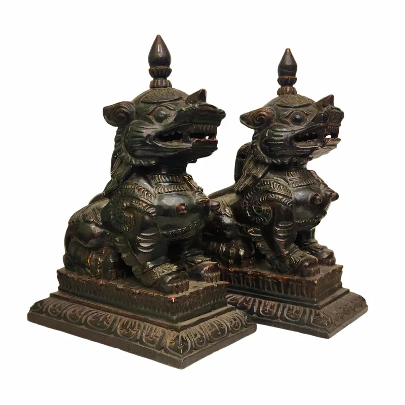 Ensemble de Lions en Bois de Temple pour la Protection