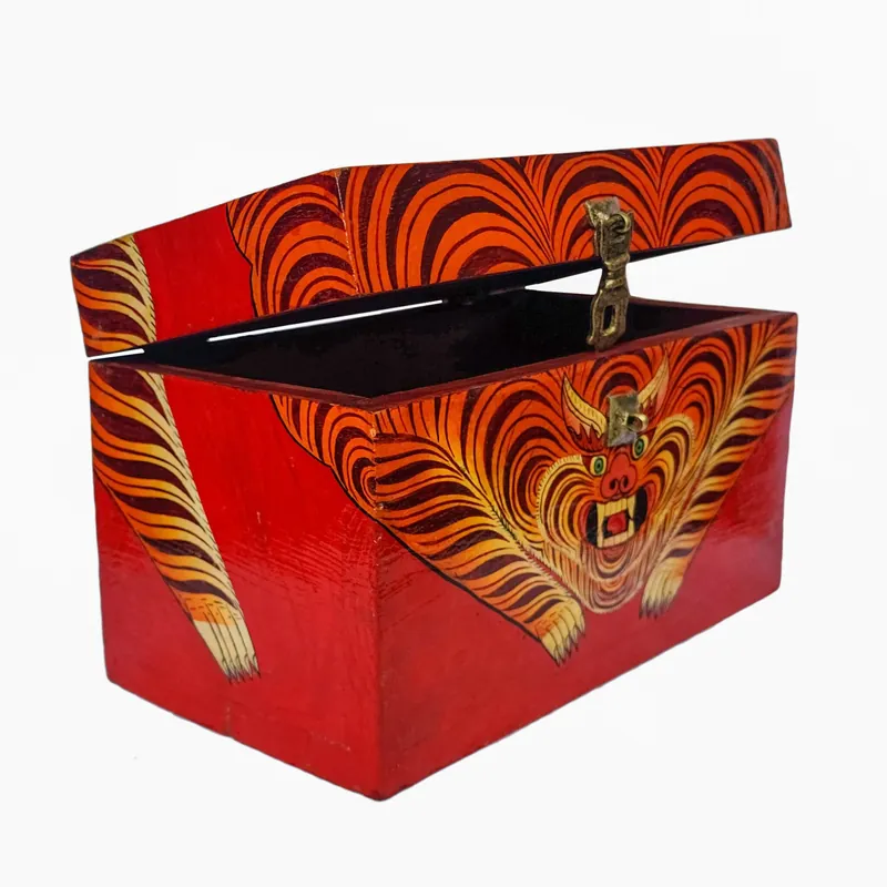 Boîte rituelle en bois tibétain pour objets sacrés