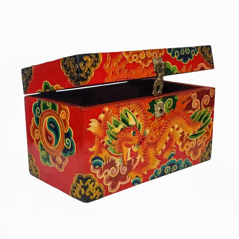 Boîte rituelle tibétaine en bois pour objets sacrés