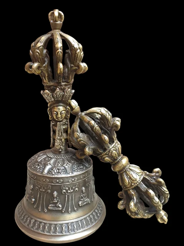 Cloche de Dehradun en bronze et Dorje Vajra