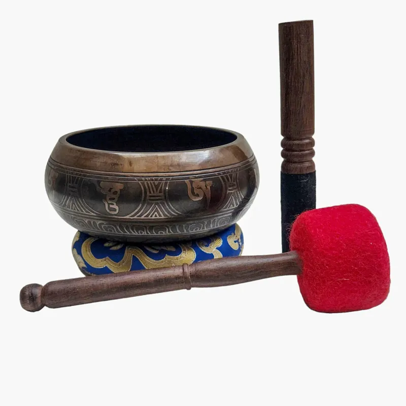 Bol chantant népalais avec mantra sculpté