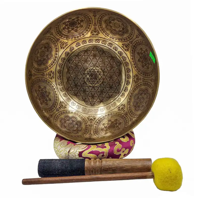 Bol chantant présentant des motifs de mandala Sri Yantra sculptés