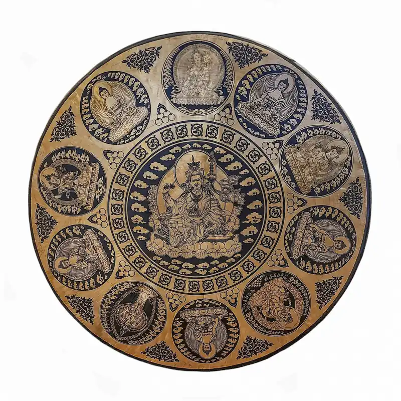 Gong tibétain en cuivre gravé de Padmasambhava