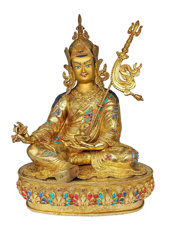 Statue bouddhiste de Padmasambhava accentuée de feuilles d’or et de pierres