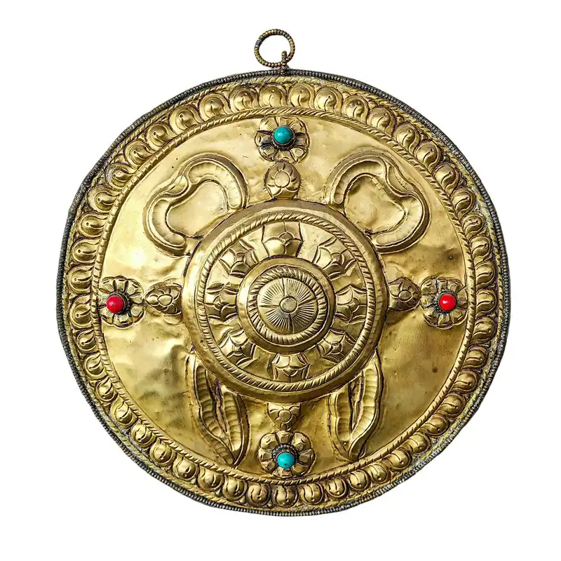 Calendrier tibétain en métal avec la roue du Dharma sacrée